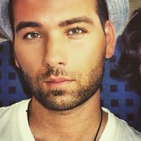 Deniz Gürsel的照片