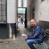 Neil Joseph Tirchett的照片