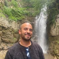 Adrián Montero的照片