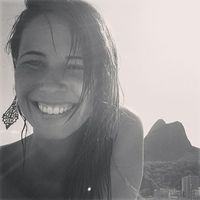 Carolina Tomaz's Photo