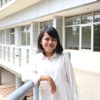 Devia  Tiwi Puspitasari's Photo