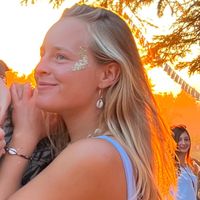 Larissa  Mayer的照片