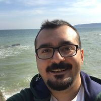 Özgür Karalar的照片