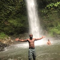 deji akinlosotu的照片