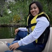 Adriana Alcala的照片