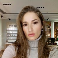 Yuliia Varshavska的照片