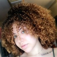 Simone  hazard的照片