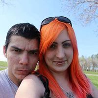 Becca and Adrian Ernzen的照片