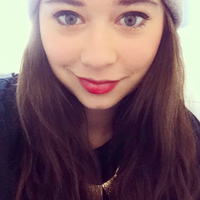 Zoe Anthea Kraft的照片