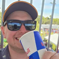 Lachlan Britt的照片