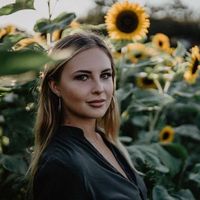 Anna Fragner's Photo