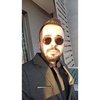 Özgün Sarı的照片