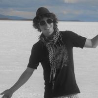 Charly come的照片