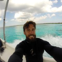 bradley fisher的照片