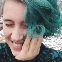 Caroline Lewis的照片