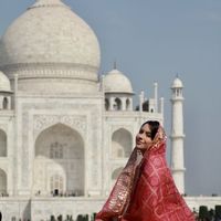 Esra  Acar's Photo