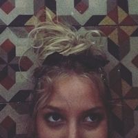 Marie Merle的照片