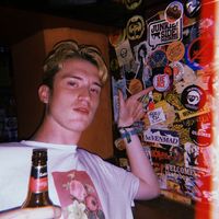 Kye Crossley的照片