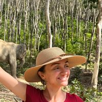 Larissa De Moura's Photo