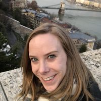 Monica MacLean的照片