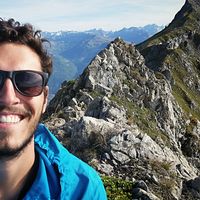 Victor Debone的照片