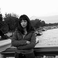 Selen Üner的照片