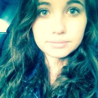 Camille Provins的照片