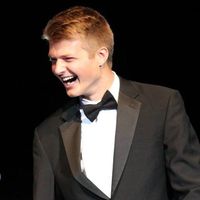 Noah Schwab的照片