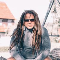 Alejandro Hilton's Photo