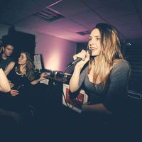 Ashton Casey的照片