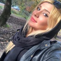 Melika Momeni's Photo