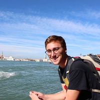 Adrian Castellotto's Photo