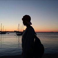 Gokcen Bett的照片