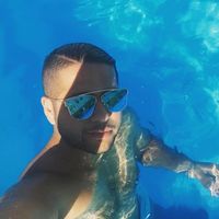 Adam Sarakh的照片