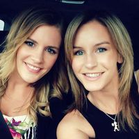 Taryn and Lauren  Collins's Photo