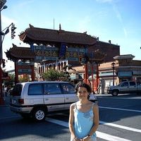 Stephanie Navoly's Photo