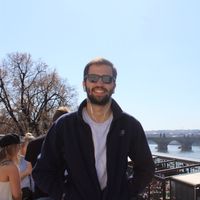 Yunus Güney的照片