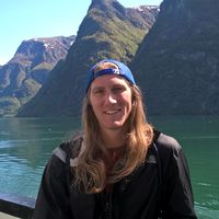 Travis Kroska的照片