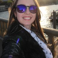 Thais Valente's Photo