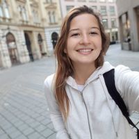 cecilia caballero的照片