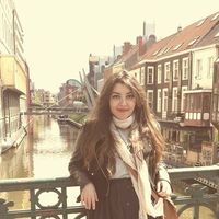 Fotos de Dilara CAMDEVİREN