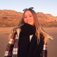 Flora Cerda的照片