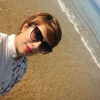 Nadia Karimi的照片