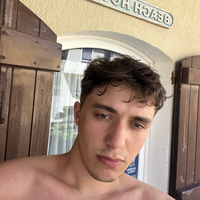 Adam Elliot的照片