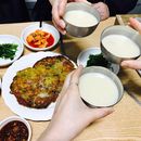 Korean Rice Wine+Local Food at Gwangjang market 's picture