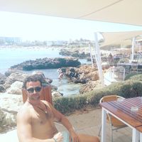 Ash Bouaziz的照片