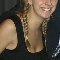 Julia Ebner的照片