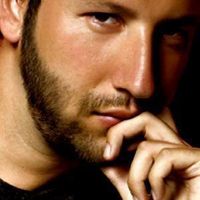 Tuncer Özeltırtıl的照片