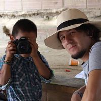 Andres C. Valencia的照片