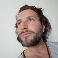 Alexander Rapali的照片